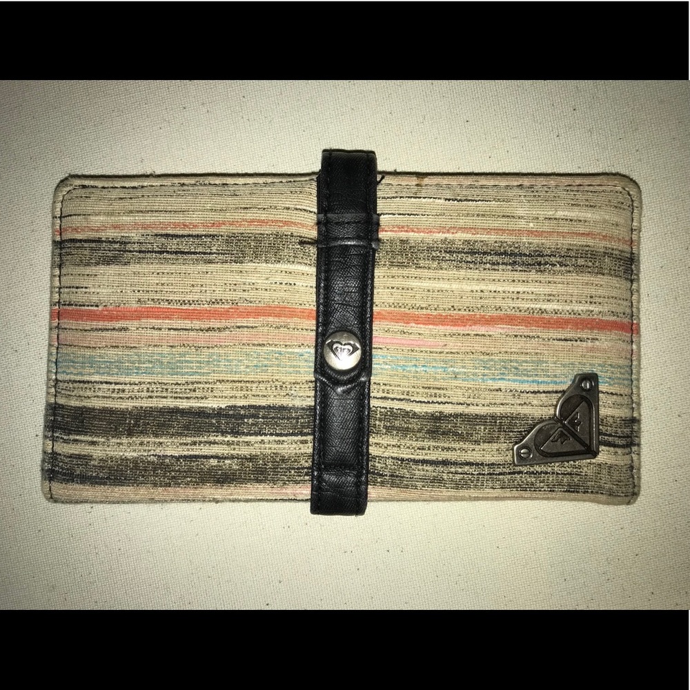 Roxy buckle wallet